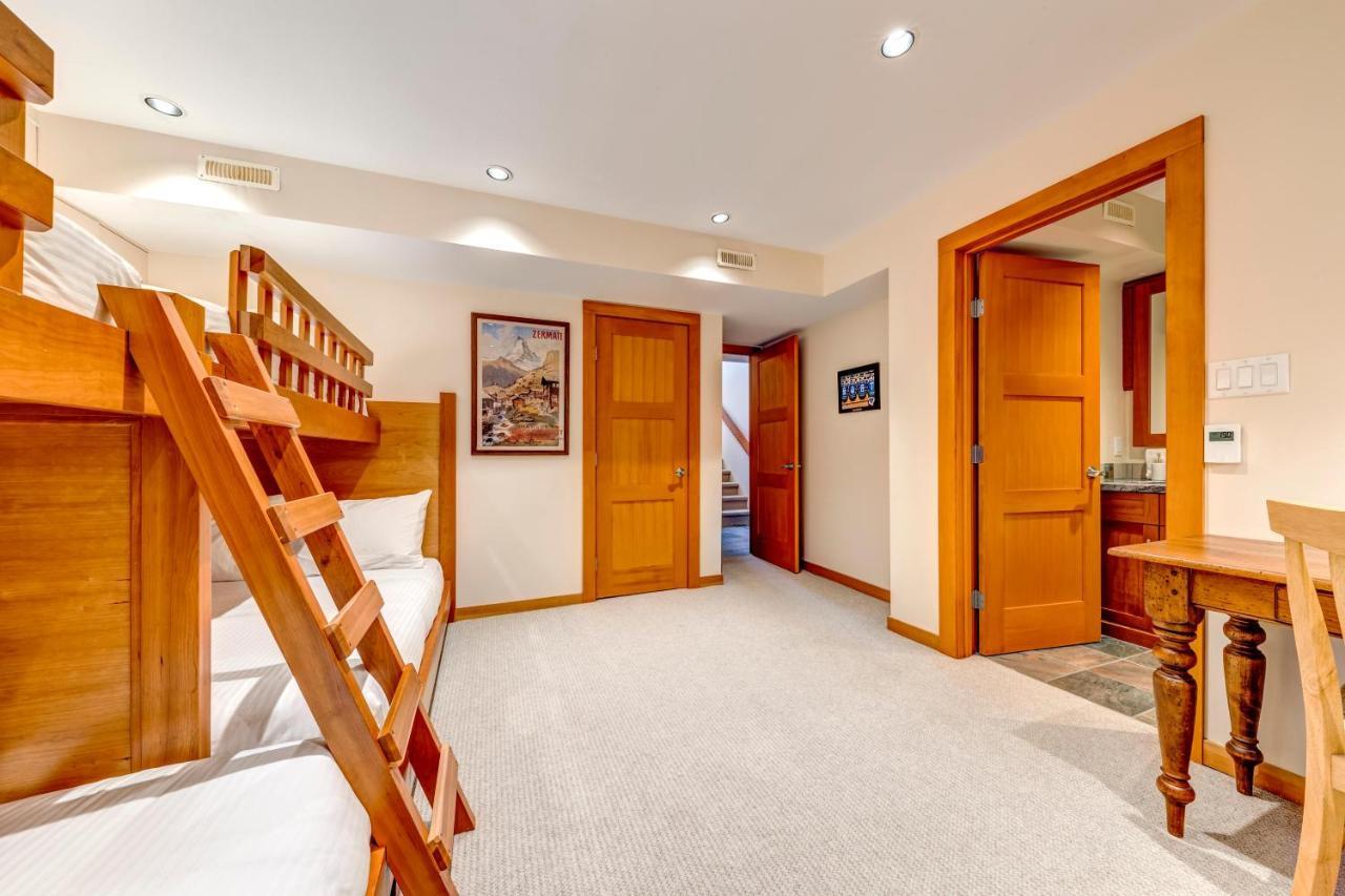 Snowy Creek 14 Villa Whistler Bagian luar foto