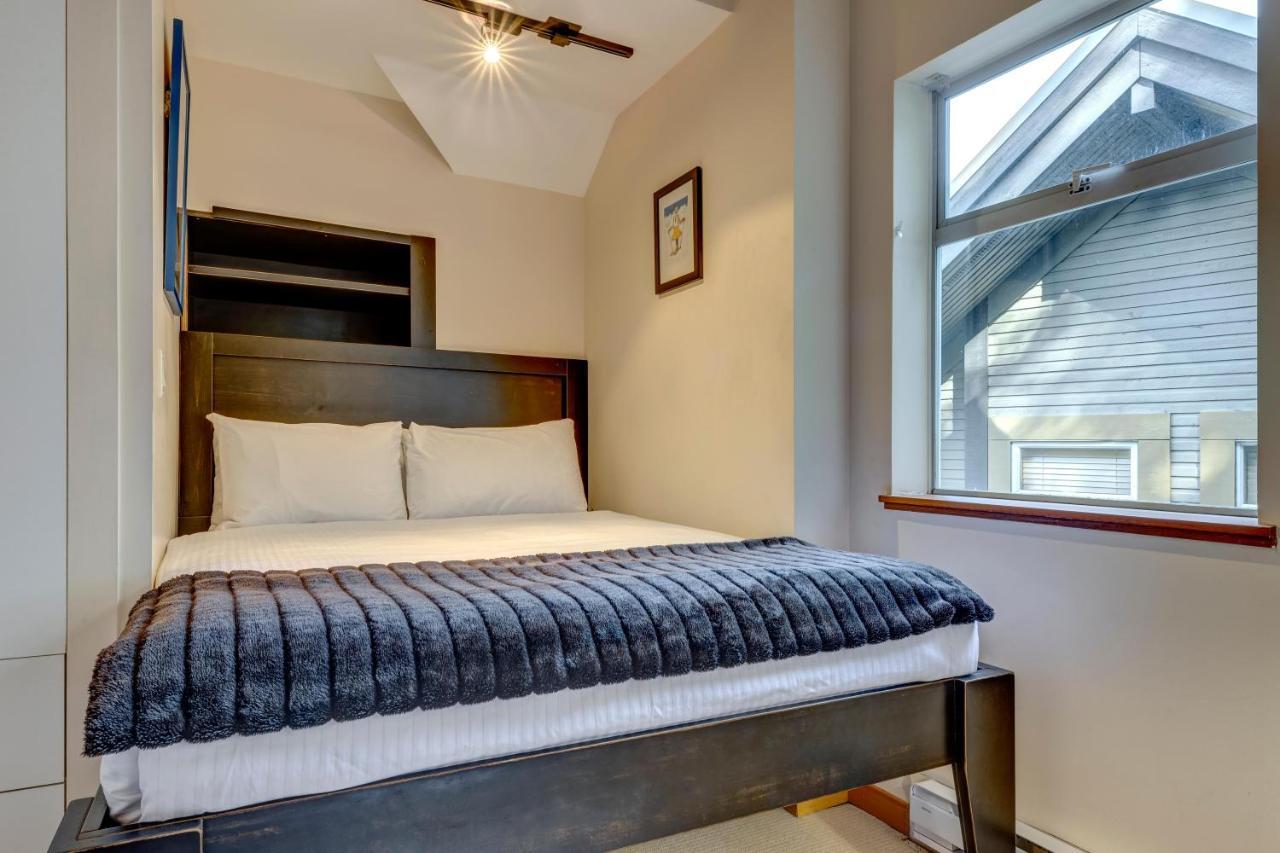 Snowy Creek 14 Villa Whistler Bagian luar foto