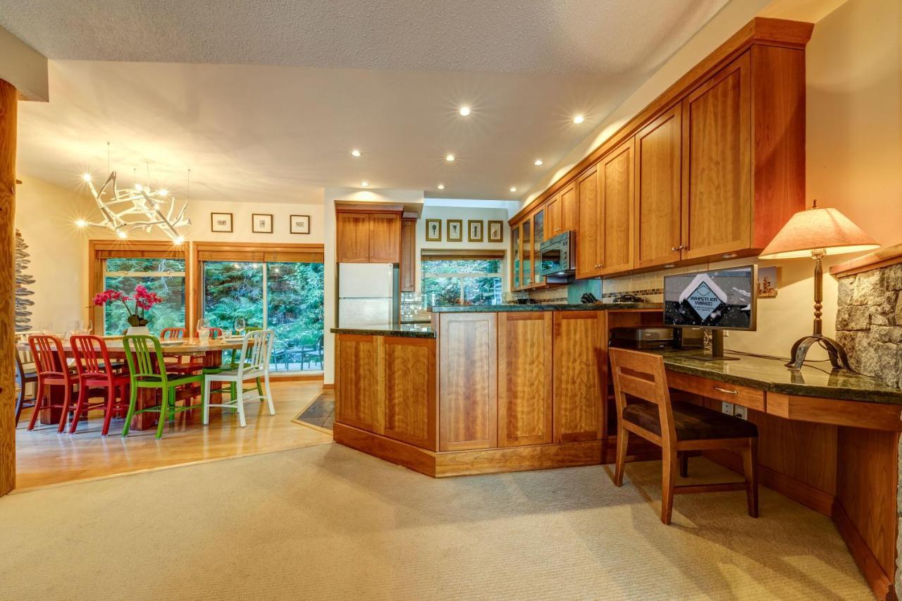 Snowy Creek 14 Villa Whistler Bagian luar foto